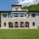 Elegante villa in vendita con piscina e dependance