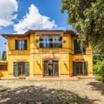 Villa storica in Vendita a Firenze nel meraviglioso contesto di via pian dei Giullari con Parco Privato e Uliveto
