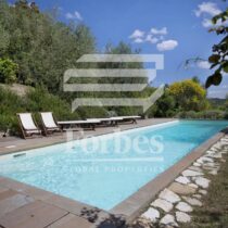 Colonica di charme con piscina panoramica in vendita vicino Firenze