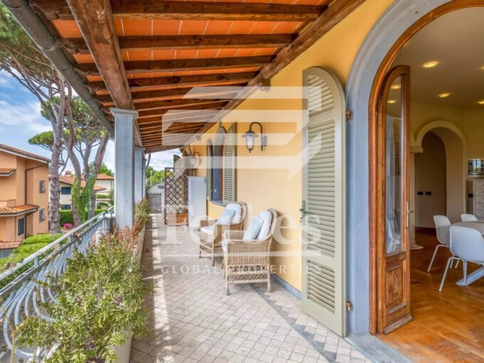 Appartamento in villa bifamiliare nel cuore di Forte di Marmi in vendita