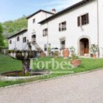 Prestigiosa tenuta in vendita sulle colline toscane