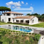 Lussuosa villa contemporanea con vigneti e uliveti in vendita sul mare in Toscana