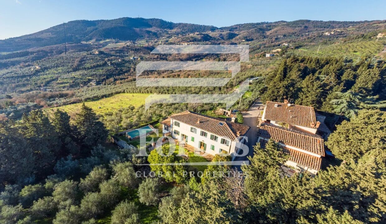 Vendita Villa con Piscina: Guida all’Acquisto per Acquirenti Internazionali