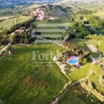 VASTA TENUTA CON PISCINA E CAMPO DA TENNIS