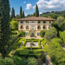 Villa Storica in affitto Immersa nel verde Vicino al Centro Storico