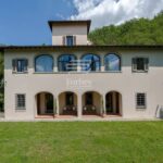 Elegante villa in vendita con piscina e dependance