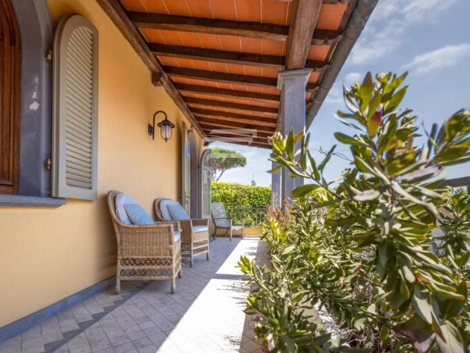 Villa indipendente nel centro di Forte dei Marmi in vendita
