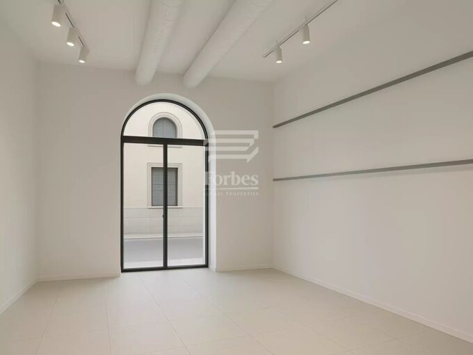 Fondo commerciale a reddito in vendita a Firenze centro