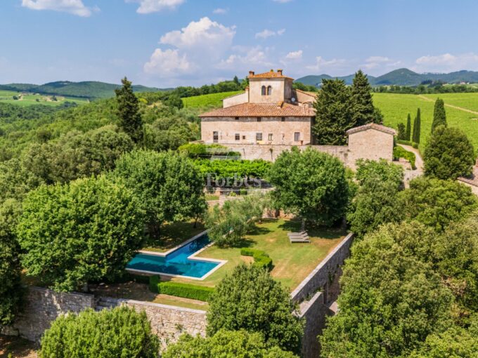 Prestigiosa tenuta in vendita nel cuore del Chianti Classico