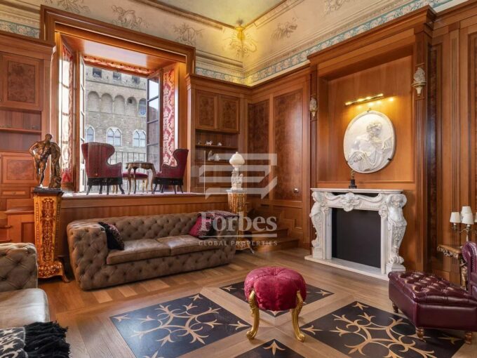 Prestigioso appartamento di lusso in vendita in palazzo storico con vista su Piazza della Signoria