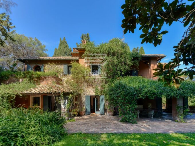 Villa d’Autore sull’Appia Antica: Storia, Arte e Cinema