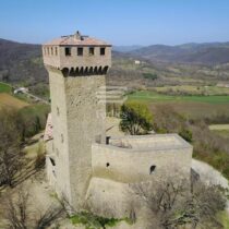 Incantevole castello in vendita sulle colline Umbre