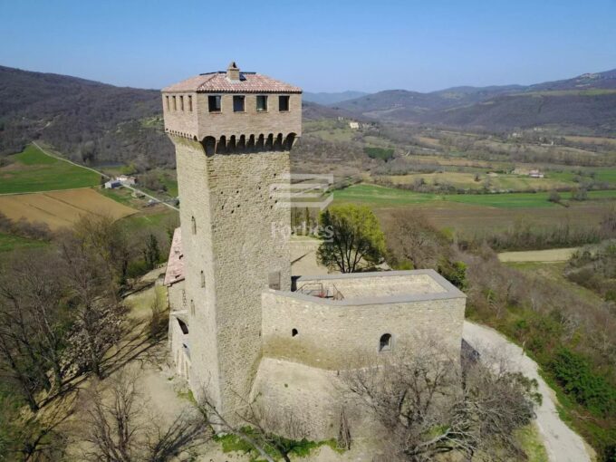 Incantevole castello in vendita sulle colline Umbre