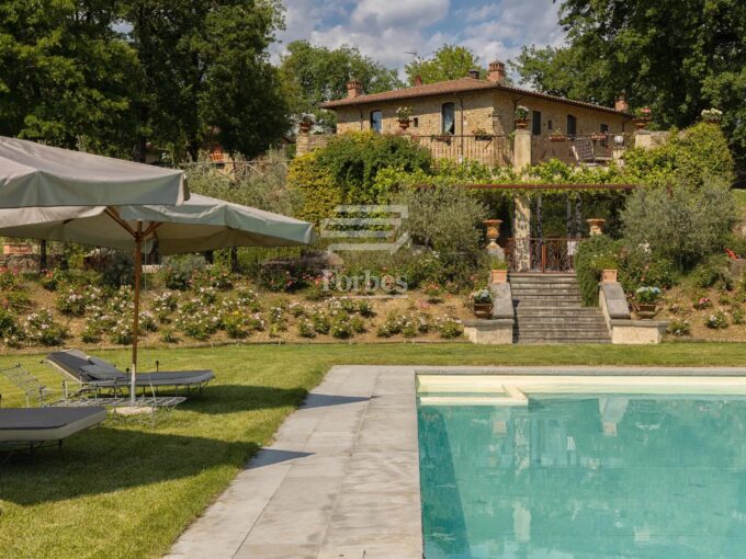 Tenuta Biologica con ville di lusso e vigneti in vendita in Toscana