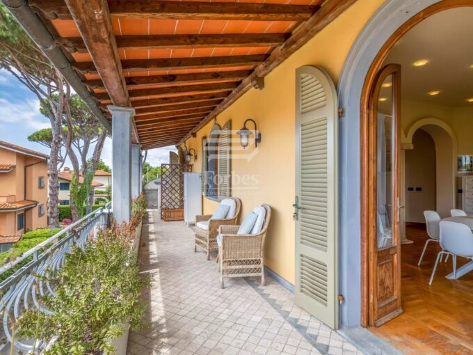 Appartamento in villa bifamiliare nel cuore di Forte di Marmi in vendita