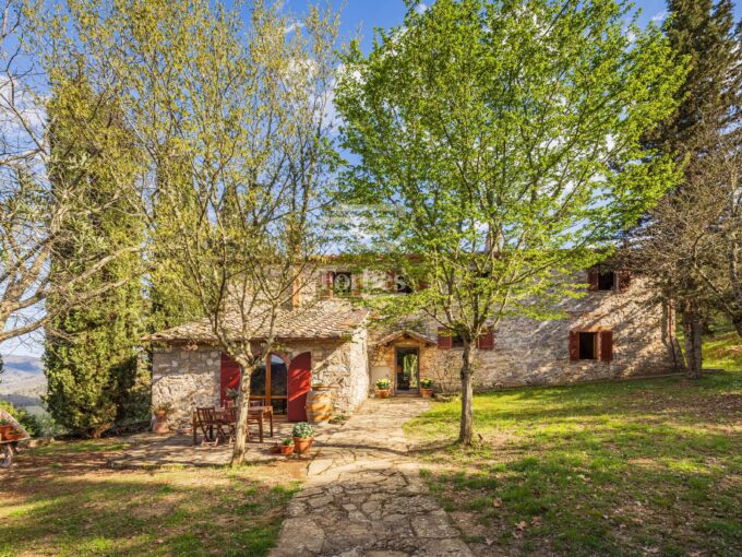 Magnifico casale in vendita nel cuore del Chianti