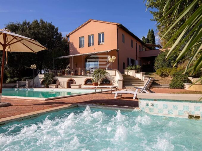 Incantevole villa con piscina in vendita campagne Toscane