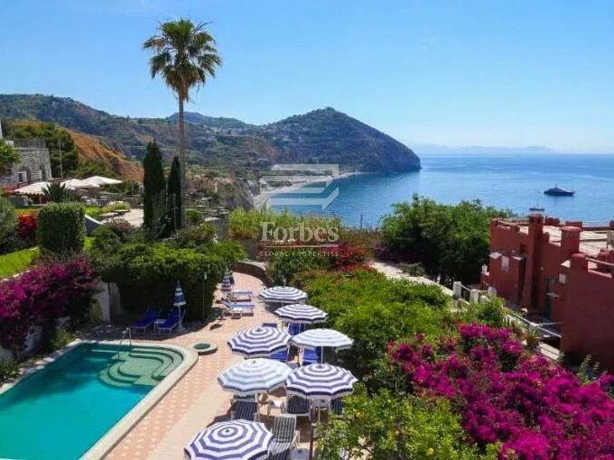 Hotel 3 stelle - 31 camere possibile da convertire in villa privata.