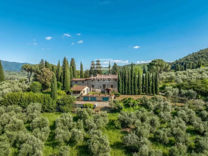 Incantevole casale in vendita sulle colline vicino a Firenze