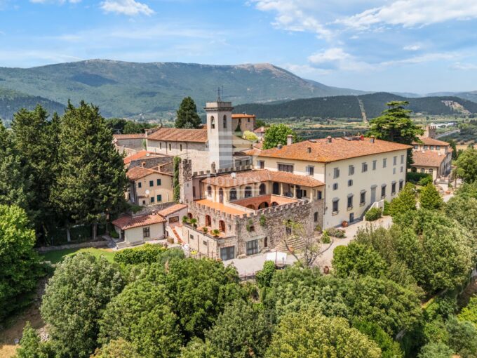 Magnifico castello in vendita a pochi minuti da Firenze