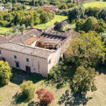 Elegante porzione di villa in un ex Convento del '400