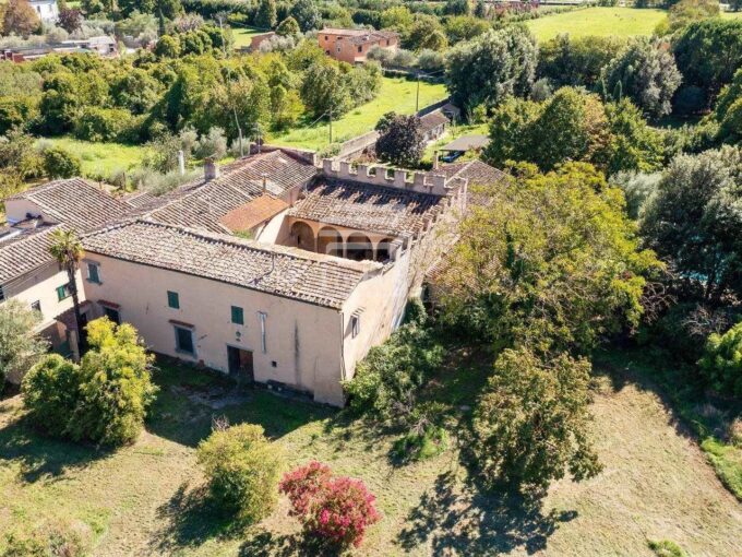 Elegante porzione di villa in un ex Convento del '400