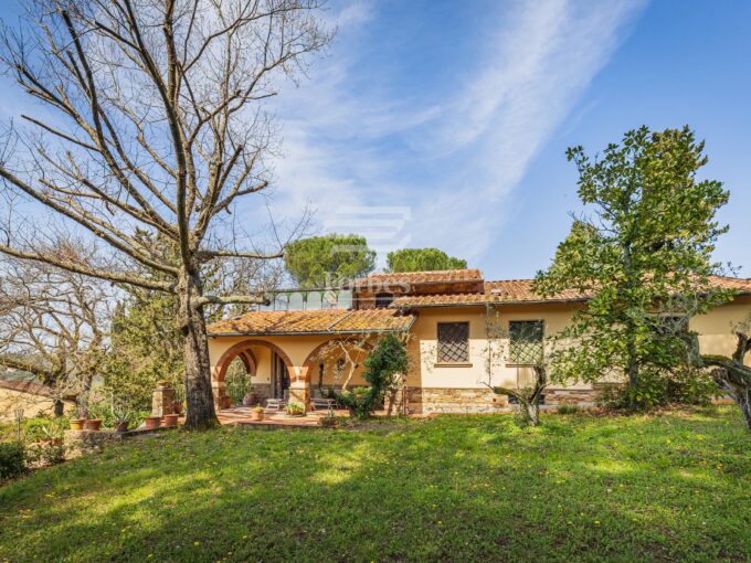 Villa di lusso in vendita a Fiesole con uliveto e vista panoramica