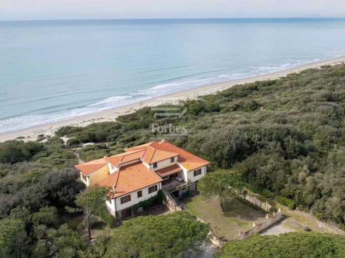 Magnifica villa con accesso diretto al mare in vendita a Castiglione della Pescaia