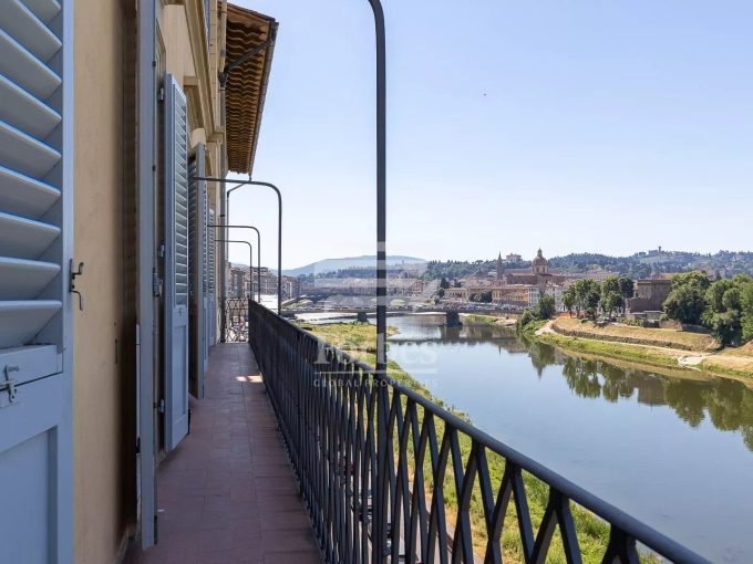 Appartamento esclusivo con vista panoramica sull’Arno a Firenze