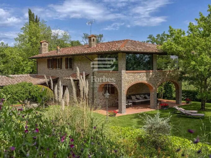 Villa Rock nella campagna Aretina