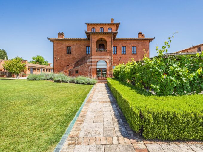 Elegante villa in vendita nella campagna senese