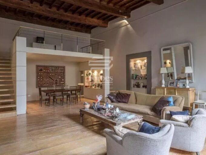 Signorile appartamento finemente ristrutturato in palazzo nobiliare del 1400