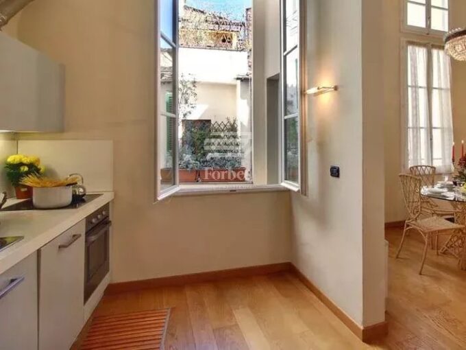 Elegante trilocale con terrazza in affitto in Oltrarno a Firenze