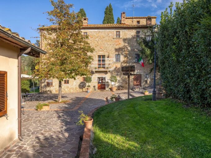 Esclusivo relais di charme in vendita tra Umbria e Toscana, con tenuta e vigneto