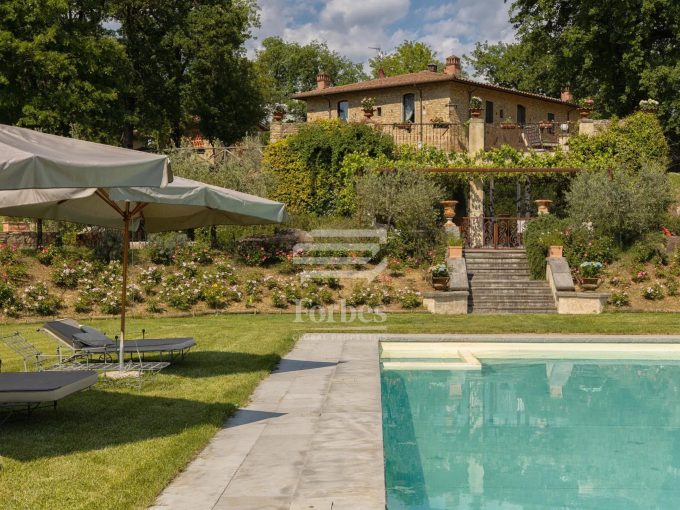 Tenuta Biologica con ville di lusso e vigneti in vendita in Toscana