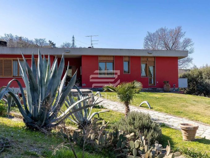 Esclusiva villa indipendente con piscina e campo da tennis a Firenze