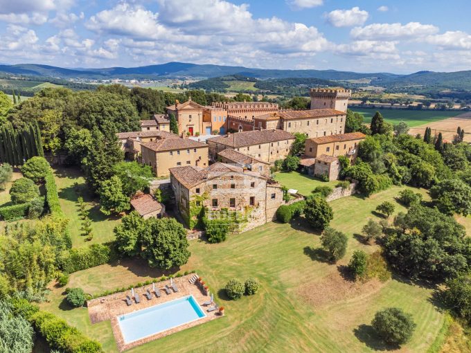 Magnifica tenuta con vigneti in vendita nel Senese
