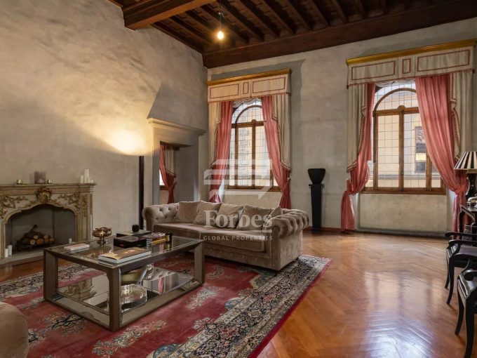 Attico in vendita in palazzo rinascimentale vicino a Ponte Vecchio