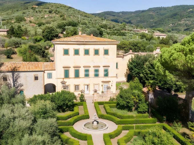 Villa storica in vendita sulle colline di Cortona