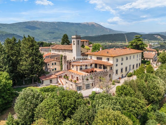 Magnifico castello in vendita a pochi minuti da Firenze