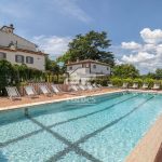 Antica villa di campagna in vendita in Toscana con dependance e tenuta privata