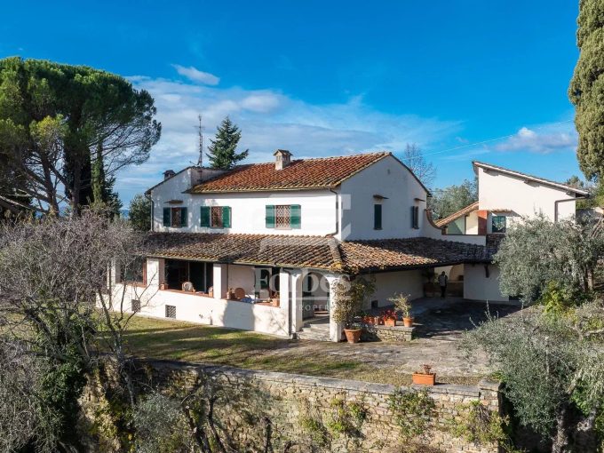 Villa di prestigio con dependance e piscina a Pian dei Giullari