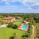 Splendido casale in vendita con vista su San Gimignano