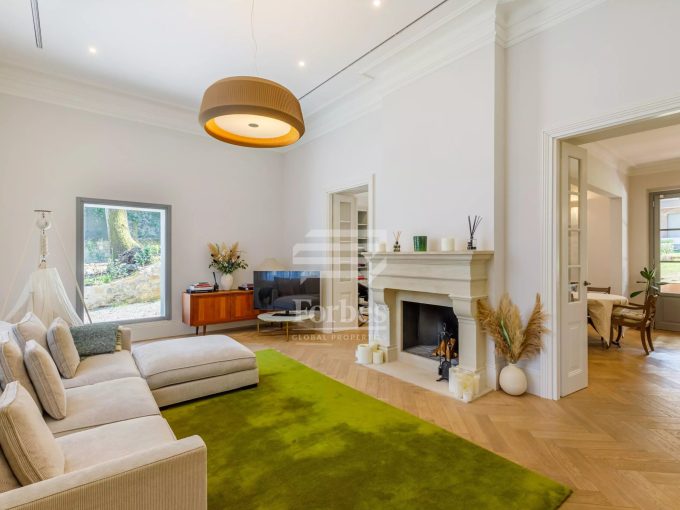 Prestigiosa villa con giardino privato in vendita a Firenze