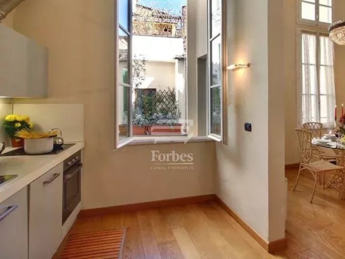 Elegante trilocale con terrazza in affitto in Oltrarno a Firenze