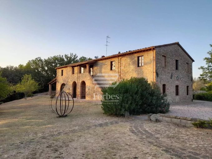 Splendido Casale con piscina, nei pressi del Borgo di Castelfalfi