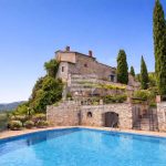 Dimora storica di lusso in vendita in Umbria vicino Roma con cappella privata e 35 ettari di terreno