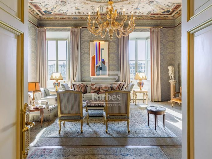 Prestigioso appartamento di rappresentanza in affitto sul Lungarno Vespucci, Firenze