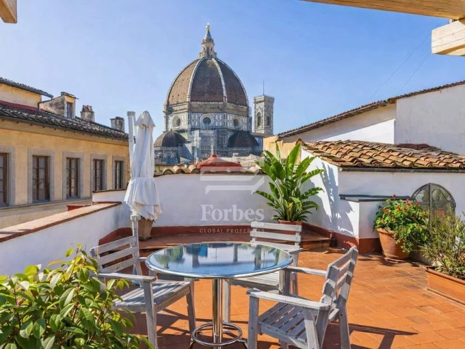L’Emozione di toccare il Duomo – appartamento ultimo piano con grande terrazza in vendita a Firenze Centro
