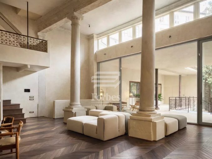 Prestigioso loft con vasca riscaldata nel centro di Firenze